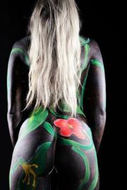 Blonde Frau Bodypainting in Fürth beim Fotografen