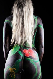 Blonde Frau Bodypainting in Fürth beim Fotografen