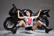 Frau mit Motorrad Erotik Bodypainting Fotoshooting in Nürnberg Fotostudio