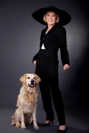 Frauchen mit Hund im Studio in Fürth
