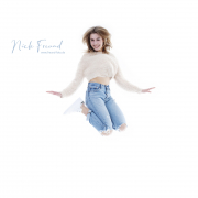 Frau springt während des Shootings