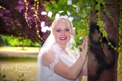 Junge zukünftige Braut im Park bei JGA Fotoshooting in Fürth Nürnberg Erlangen