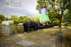 Mädels am Wasser im Stadtpark feiern JGA Party