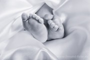 Kinder Füßchen Fotos in Schwarz Weiß