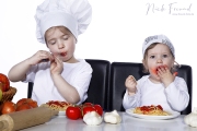 kinder spielen koch beim kinderfotografen in Unterfarrnbach