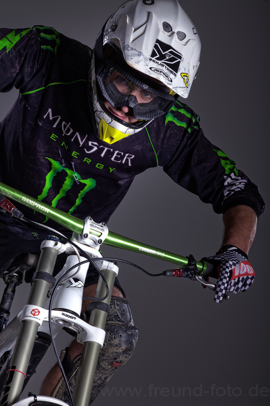 Mann mit Fahrrad bei Fotoshooting in Fürth