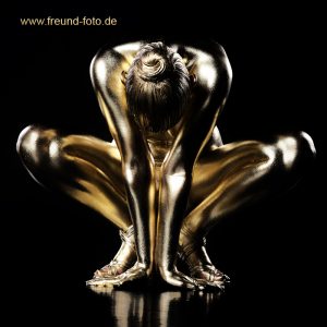 Bodypainting Fotoshooting mit spezieller Goldfarbe in Nürnberg Fürth