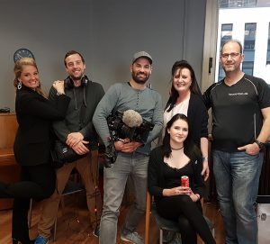 Gruppenfoto vom Fernsehproduktions Team Teamfoto für Fernsehproduktion