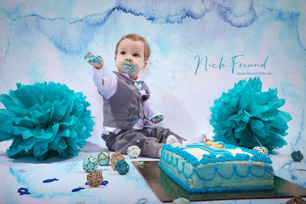 Smash Cake Kinder Fotoshooting © Nick Freund | http://www.freund-foto.de torten sauerei smash cake baby shooting in nürnberg fürth burgfarrnbach